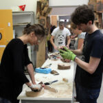 Warsztaty rękodzieła z drewna na Wzgórzu Zamkowym / Wojciech Habdas / Radio Kielce