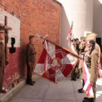 Poświęcenie krzyża na murze dawnego więzienia przy kieleckiej ulicy Zamkowej / Krzysztof Żołądek / Radio Kielce