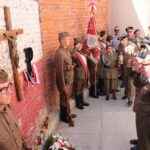 Poświęcenie krzyża na murze dawnego więzienia przy kieleckiej ulicy Zamkowej / Krzysztof Żołądek / Radio Kielce