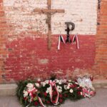 Poświęcenie krzyża na murze dawnego więzienia przy kieleckiej ulicy Zamkowej / Krzysztof Żołądek / Radio Kielce