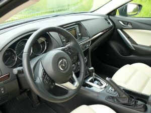 Nowa Mazda 6 / Robert Felczak / Radio Kielce