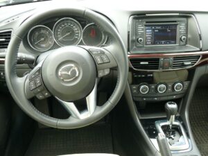 Nowa Mazda 6 / Robert Felczak / Radio Kielce