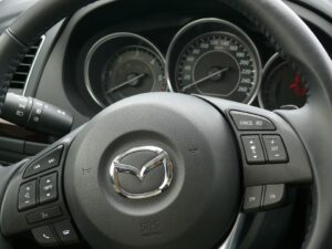 Nowa Mazda 6 / Robert Felczak / Radio Kielce