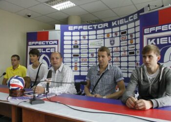 Konferencja prasowa Effectora Kielce, od lewej: Piotr Adamski, Nikodem Wolański, prezes Jacek Sęk, Piotr Orczyk, Mateusz Bieniek / Kamil Król / Radio Kielce