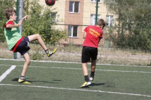 Wakacje z Futbolem 2013, mecz Orlik 27 Kielce - FC Nitro (podstawówki) / Kamil Król / Radio Kielce