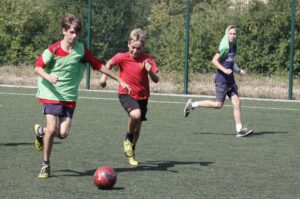 Wakacje z Futbolem 2013, mecz Orlik 27 Kielce - FC Nitro (podstawówki) / Kamil Król / Radio Kielce