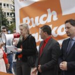 Członkowie Ruchu Palikota protestują przeciw nadaniu biskupowi Kazimierzowi Ryczanowi tytułu Honorowego Obywatela Kielc / Kamil Król / Radio Kielce