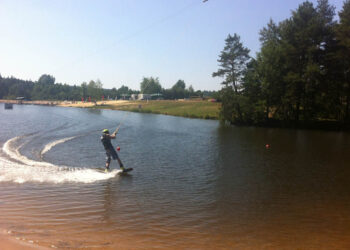 W Kaniowie działa wyciąg do WakeBoardu i nart wodnych / Renata Morąg / Radio Kielce