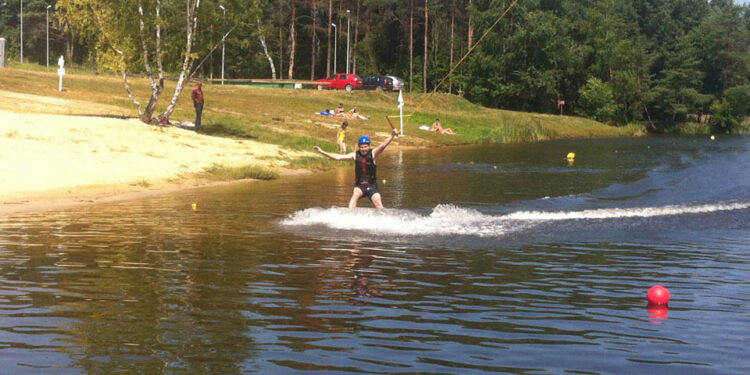 W Kaniowie działa wyciąg do WakeBoardu i nart wodnych / Renata Morąg / Radio Kielce