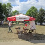 Przybij Piątkę w Tokarni wraz z motocyklami i zabytkowymi pojazdami / Konrad Łużniak / Radio Kielce