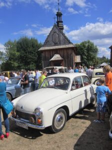 Przybij Piątkę w Tokarni wraz z motocyklami i zabytkowymi pojazdami / Konrad Łużniak / Radio Kielce