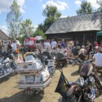 Przybij Piątkę w Tokarni wraz z motocyklami i zabytkowymi pojazdami / Konrad Łużniak / Radio Kielce