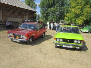 Przybij Piątkę w Tokarni wraz z motocyklami i zabytkowymi pojazdami / Konrad Łużniak / Radio Kielce