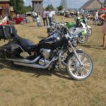 Przybij Piątkę w Tokarni wraz z motocyklami i zabytkowymi pojazdami / Konrad Łużniak / Radio Kielce