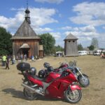 Przybij Piątkę w Tokarni wraz z motocyklami i zabytkowymi pojazdami / Konrad Łużniak / Radio Kielce