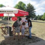 Przybij Piątkę w Tokarni wraz z motocyklami i zabytkowymi pojazdami / Konrad Łużniak / Radio Kielce