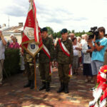 W ostrowieckich obchodach 69-rocznicy wybuchu Powstania Warszawskiego brało udział tylko kilkadziesiąt osób. / Teresa Czajkowska / Radio Kielce