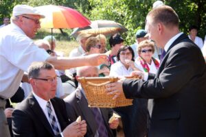 Uroczystośći dożynkowe gminy Chęciny w Tokarni / Robert Felczak / Radio Kielce