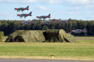 Pokazy Lotnicze Air Show 2013 w Radomiu. Zespół Akrobacyjny "Orlik" / Wojciech Habdas / Radio Kielce