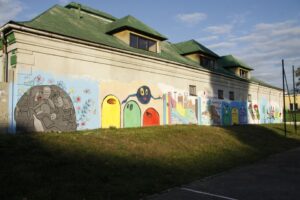 Ekologiczne murale przy ZSO nr5 w Kielcach. / Piotr Michalski / Radio Kielce