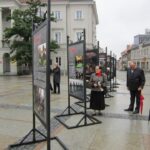 Plenerowa wystawa „Warto być Polakiem" / Paweł Solarz / Radio Kielce