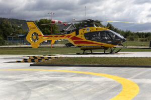 Nowa baza dla kieleckiej Śmigłowcowej Służby Ratownictwa Medycznego. Śmigłowiec Eurocopter EC135 / Wojciech Habdas / Radio Kielce