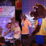 Prezentacja drużyny szczypiornistów Vive Targów Kielce. Chętnych do udziału w konkursach nie brakowało. / Wojciech Habdas / Radio Kielce