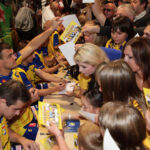 Prezentacja drużyny szczypiornistów Vive Targów Kielce. Na zakończenie kibice mogli zdobyć autografy swoich idoli / Wojciech Habdas / Radio Kielce