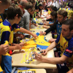 Prezentacja drużyny szczypiornistów Vive Targów Kielce. Na zakończenie kibice mogli zdobyć autografy swoich idoli / Wojciech Habdas / Radio Kielce