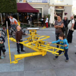 Otwarcie instalacji przestrzennej "Turbina" na pl. Artystów. Turbinie towarzyszyły inne instalacje artysty. / Wojciech Habdas / Radio Kielce