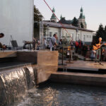 Otwarcie instalacji przestrzennej "Turbina" na pl. Artystów. Koncert Adama Garnka i Piotra Resteckiego. / Wojciech Habdas / Radio Kielce