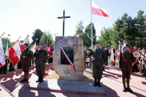 Odsłonięcie i poświęcenie pomnika Żołnierzy WP poległych w czasie wojny / Wojciech Habdas / Radio Kielce