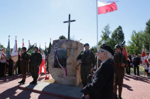 Odsłonięcie i poświęcenie pomnika Żołnierzy WP poległych w czasie wojny / Wojciech Habdas / Radio Kielce