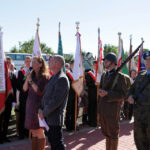 Odsłonięcie i poświęcenie pomnika Żołnierzy WP poległych w czasie wojny. Wnuczka pułkownika Bronisława Kowalczewskiego – Katarzyna Dowbor. / Wojciech Habdas / Radio Kielce