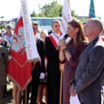 Odsłonięcie i poświęcenie pomnika Żołnierzy WP poległych w czasie wojny.  Wnuczka pułkownika Bronisława Kowalczewskiego – Katarzyna Dowbor. / Wojciech Habdas / Radio Kielce