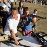 VI Piknik Historyczny "II Wojna Światowa w Chęcinach".  Zaprezentowano oryginalne uzbrojenie z okresu II Wojny Światowej. / Wojciech Habdas / Radio Kielce