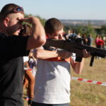 VI Piknik Historyczny "II Wojna Światowa w Chęcinach".  Zaprezentowano oryginalne uzbrojenie z okresu II Wojny Światowej. / Wojciech Habdas / Radio Kielce