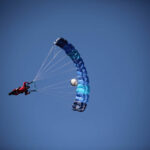 VI Piknik Historyczny "II Wojna Światowa w Chęcinach". Rekonstrukcja przyjmowania zrzutów lotniczych i cichociemnych (które miały miejsce także w okolicach Chęcin) / Wojciech Habdas / Radio Kielce