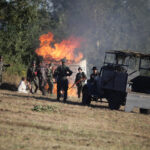 VI Piknik Historyczny "II Wojna Światowa w Chęcinach". Rekonstrukcja przyjmowania zrzutów lotniczych i cichociemnych (które miały miejsce także w okolicach Chęcin) / Wojciech Habdas / Radio Kielce