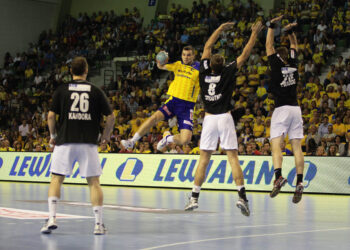 W pierwszym meczu sezonu 2013/2014 drużyna Vive Targi Kielce pokonała Górnika Zabrze 30:23 / Wojciech Habdas / Radio Kielce