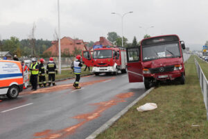 12.09.2013. Zderzenie busa z karetką na Krakowskiej w Kielcach / Wojciech Habdas / Radio Kielce