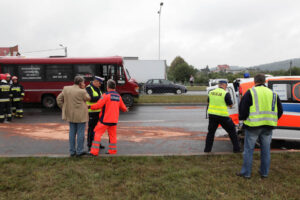 12.09.2013. Zderzenie busa z karetką na Krakowskiej w Kielcach / Wojciech Habdas / Radio Kielce