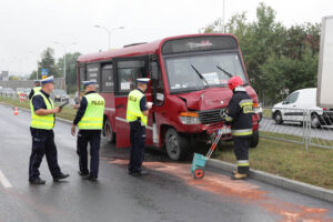 12.09.2013. Zderzenie busa z karetką na Krakowskiej w Kielcach / Wojciech Habdas / Radio Kielce