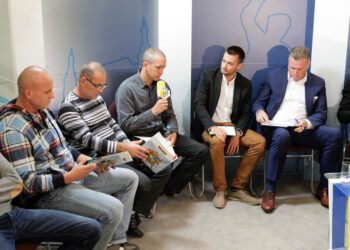 12.09.2013 Spotkanie przedstawicieli Klubu  Sportowego Vive Targi Kielce z przedstawicielami Stowarzyszenia Kibiców Piłki Ręcznej "Iskra Kielce" / Wojciech Habdas / Radio Kielce