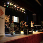 Koncert charytatywny "Mały Gest", z którego dochód przeznaczony jest  na rehabilitację osób z autyzmem. Występ grupy Raincoat. / Wojciech Habdas / Radio Kielce