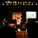 Koncert charytatywny "Mały Gest", z którego dochód przeznaczony jest  na rehabilitację osób z autyzmem. Występ grupy Raincoat. / Wojciech Habdas / Radio Kielce