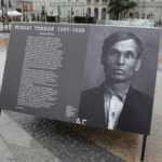 Wystawa Wielki Terror na kieleckim rynku / Wojciech Habdas / Radio Kielce