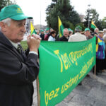 Pikieta Działkowców przed Urzędem Wojewódzkim / Wojciech Habdas / Radio Kielce