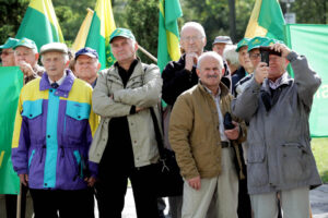 Pikieta Działkowców przed Urzędem Wojewódzkim / Wojciech Habdas / Radio Kielce