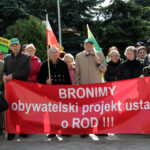 Pikieta Działkowców przed Urzędem Wojewódzkim / Wojciech Habdas / Radio Kielce